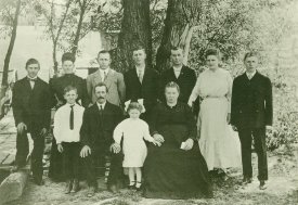 Thomas and Anna Bina Family, 1910