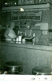 Hedwig Braschler scooping ice cream at Dud's, 1963